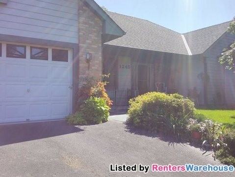 1245 Center St N - Photo 2 of 15