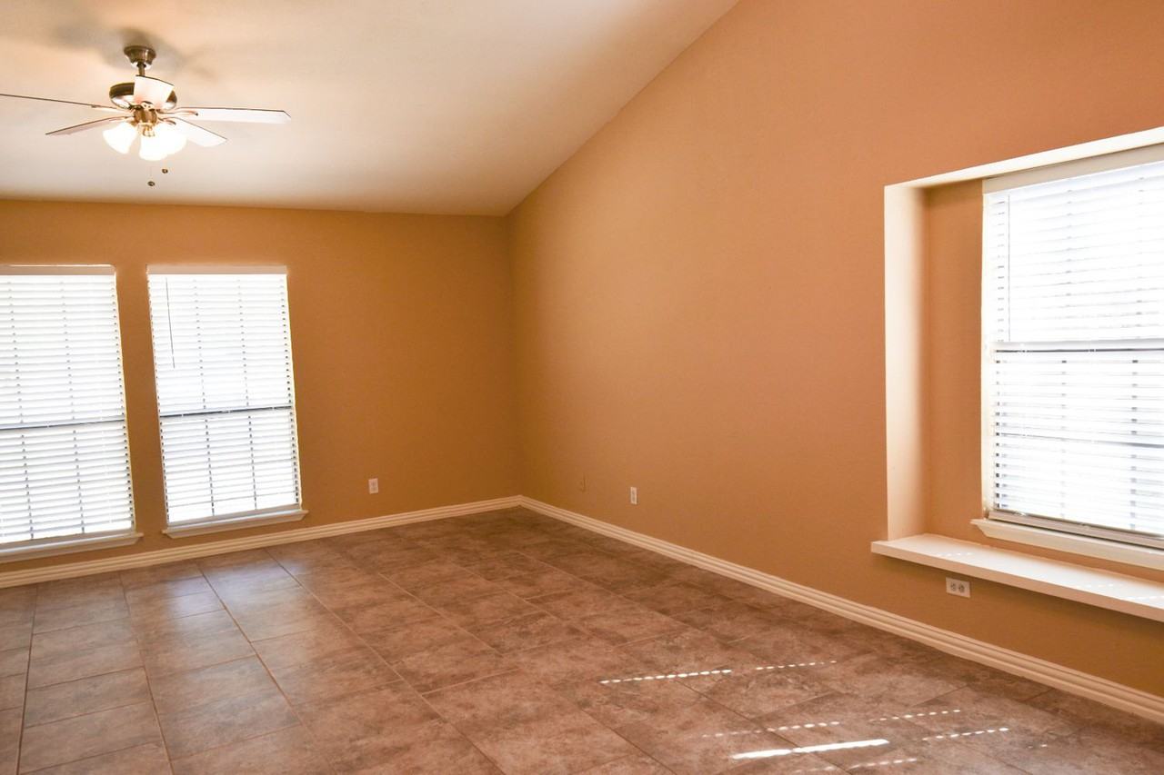 1406 Endicott Dr - Photo 2 of 14