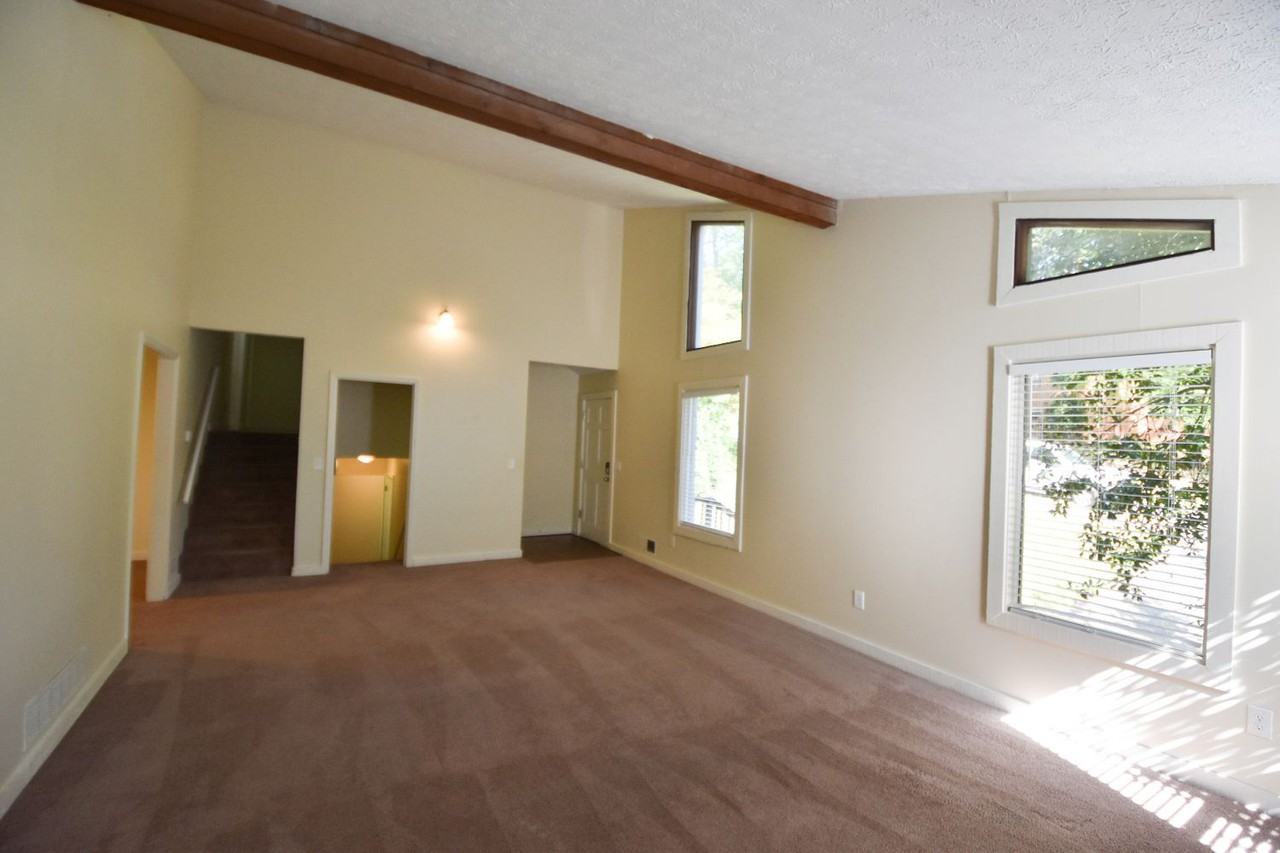 3932 Fairington Dr - Photo 3 of 17
