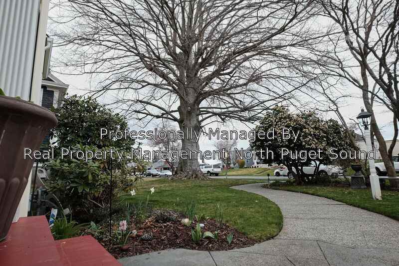 1014 Hoyt Ave - Photo 3 of 37