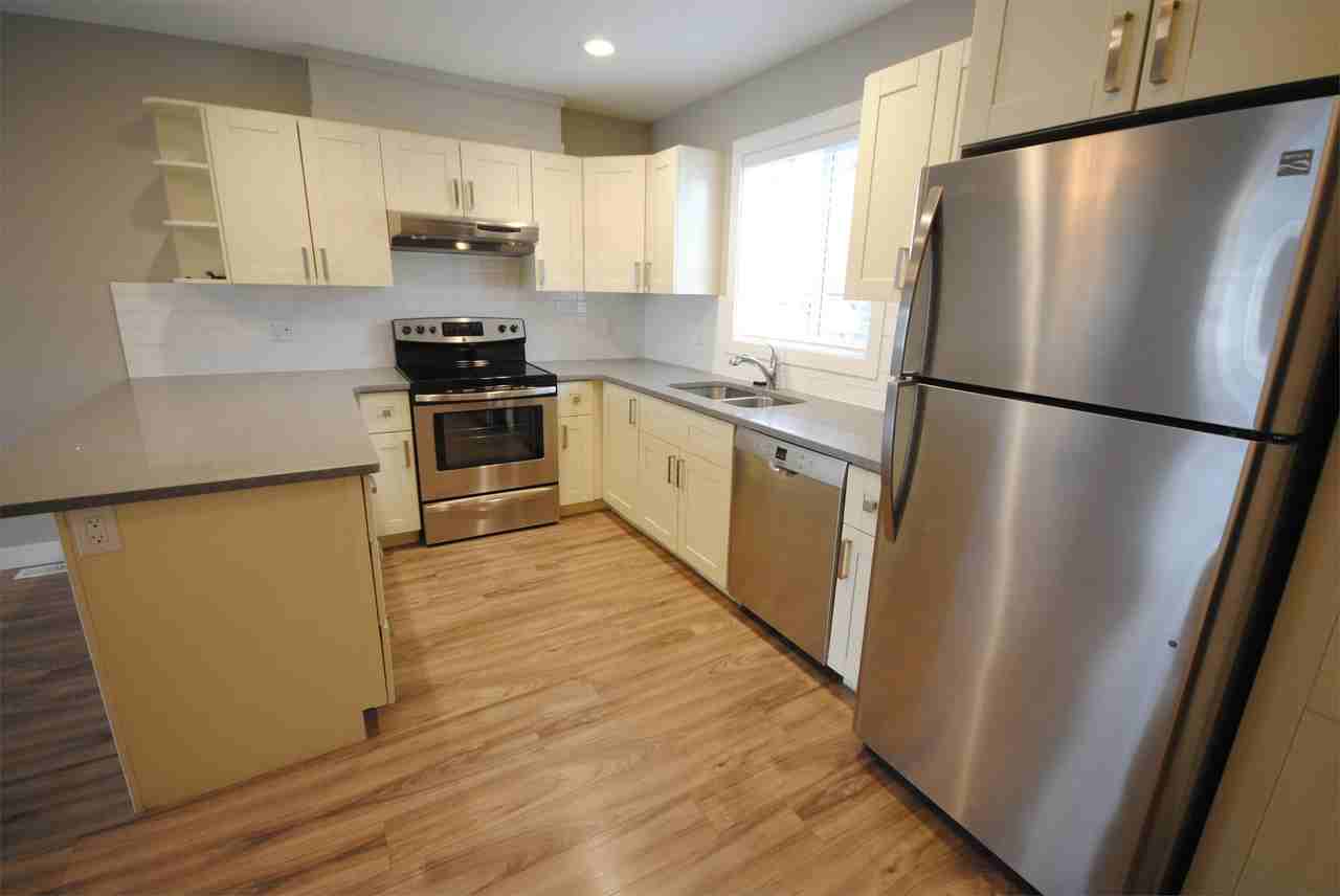 10106 Kingsway Townhome - Photo 3 of 37