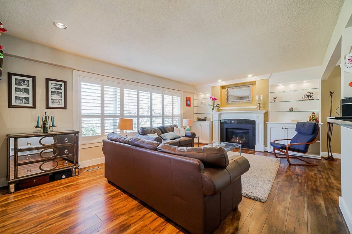 4926 4 Ave - Photo 3 of 23