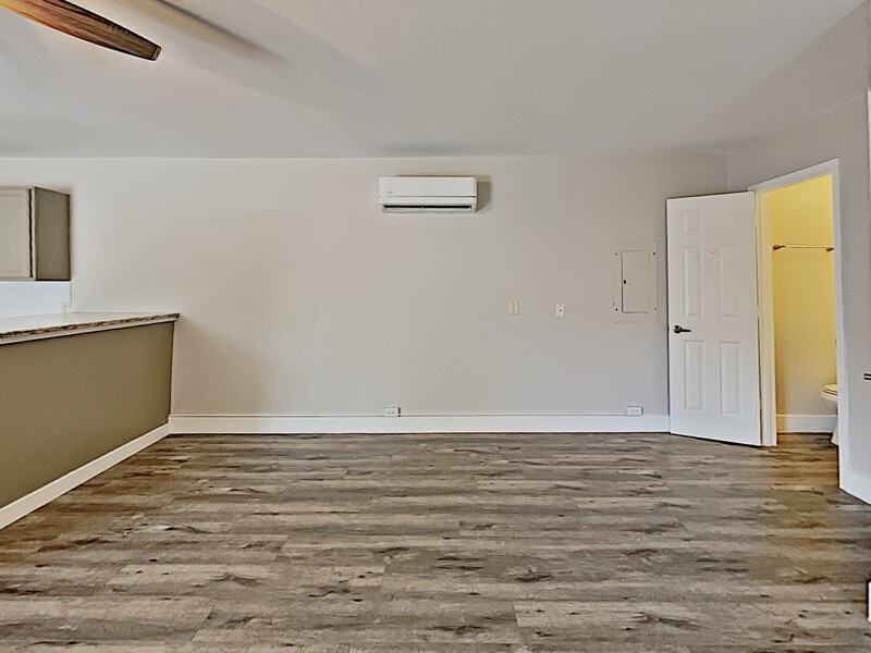 927 S Rosemont Ave - Photo 2 of 15