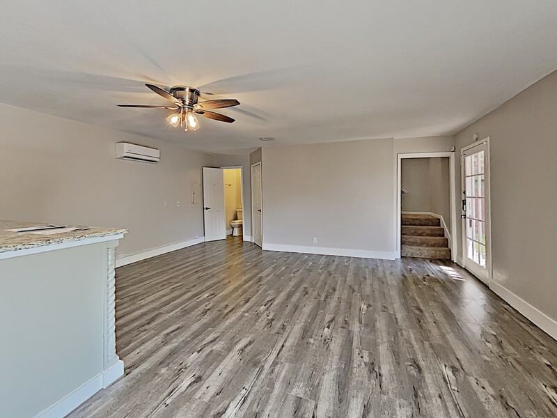 927 S Rosemont Ave - Photo 3 of 15