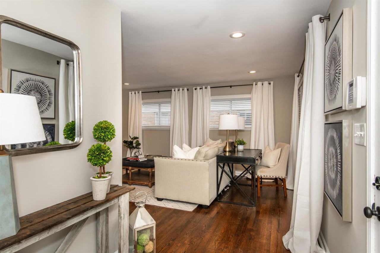 7809 Greenbriar Ln - Photo 2 of 24