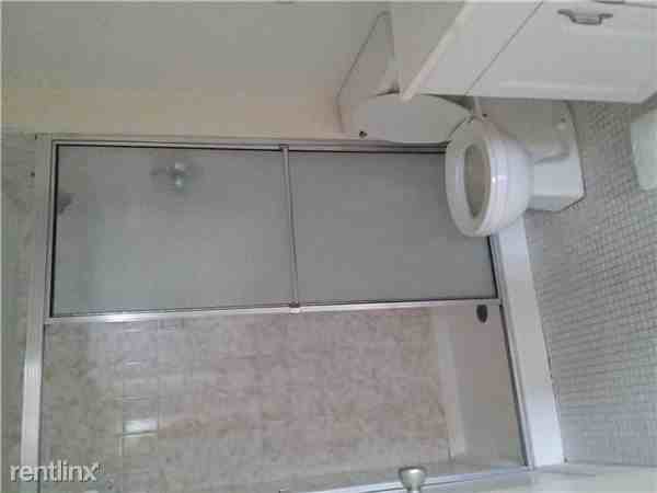 16950 W Dixie Hwy - Photo 2 of 9