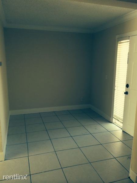 CORAL SPRINGS ESTATE TOWNHOMES - Photo 2 of 10