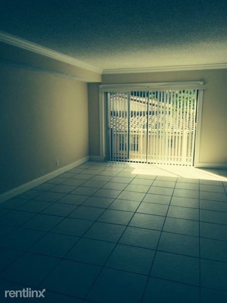 CORAL SPRINGS ESTATE TOWNHOMES - Photo 3 of 10