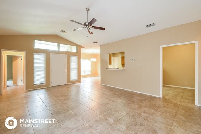 4231 Clear Lake Dr - Photo 3 of 15