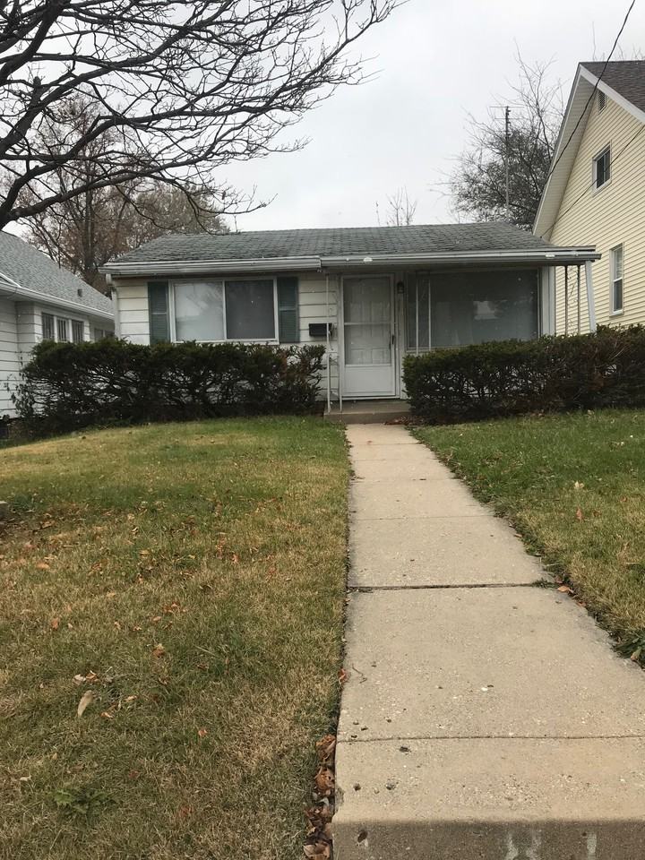 811 East Lake Avenue, Peoria Heights, IL 61616 2 Bedroom House for 525