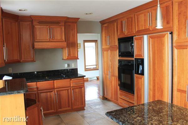 3141 Nicolet Dr - Photo 2 of 10