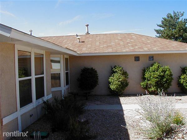 5301 Overlook Dr NE - Photo 2 of 10