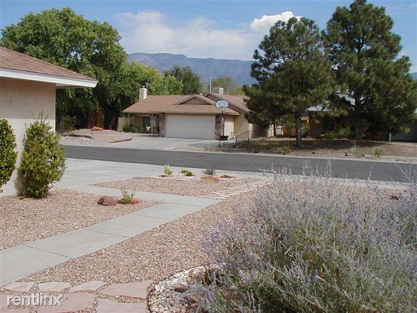 5301 Overlook Dr NE - Photo 3 of 10