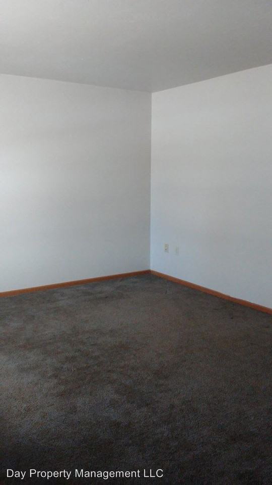 8390/8392 Cty Rd T - Photo 2 of 18