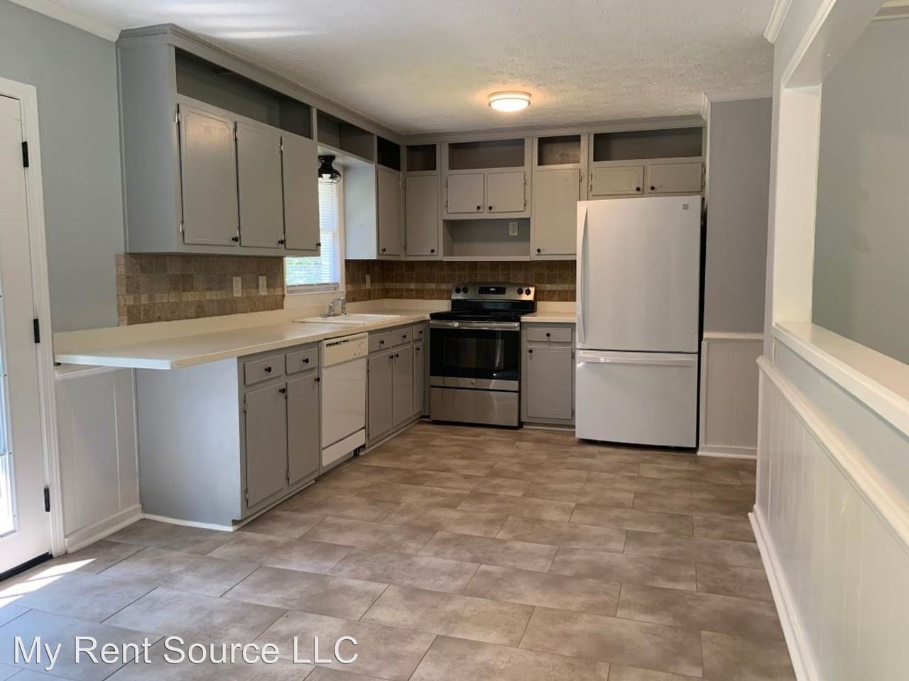 883 Waterside Dr Se - Photo 2 of 26