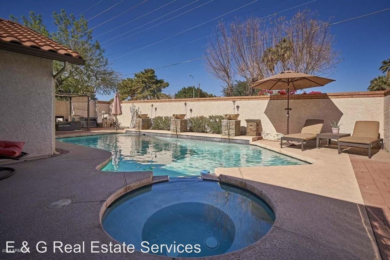 424 E Bluebell Lane - Photo 3 of 16