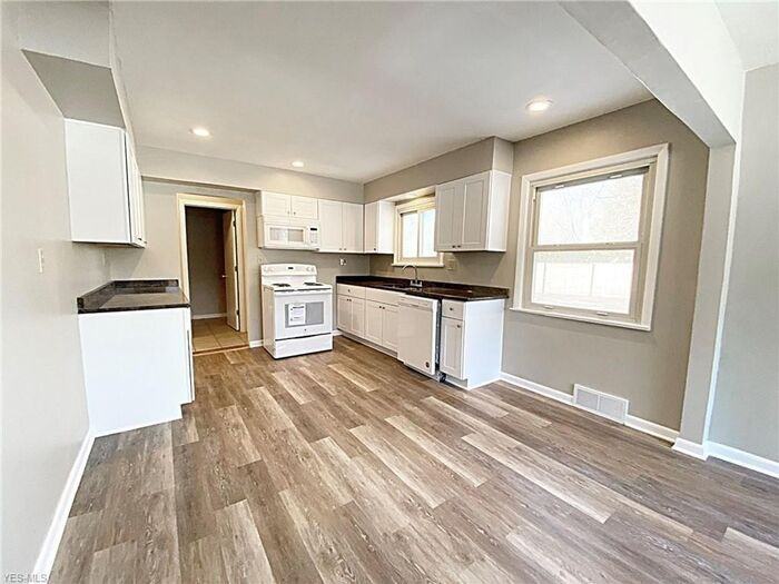 71 Sivon Drive - Photo 3 of 18