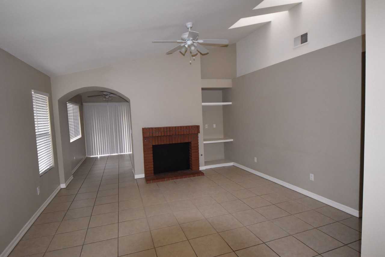 1515 Sequoia Dr - Photo 3 of 18