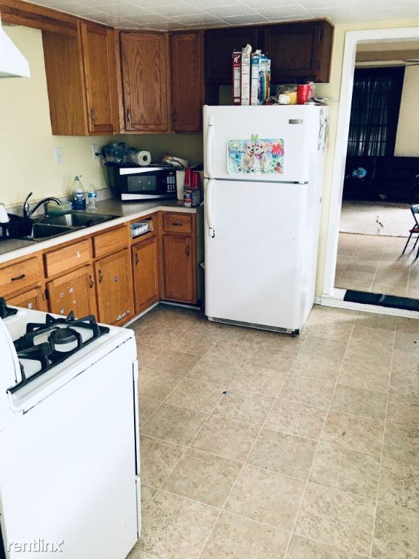 138 N Main St A - Photo 3 of 7