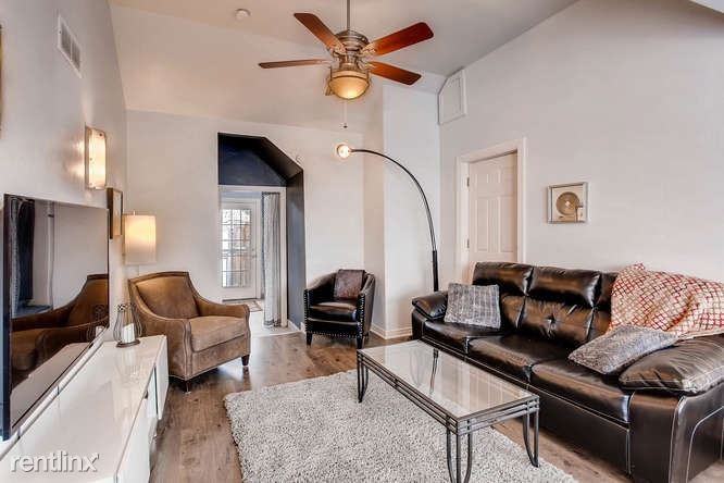 420 W Oak Street Pad - Photo 2 of 16