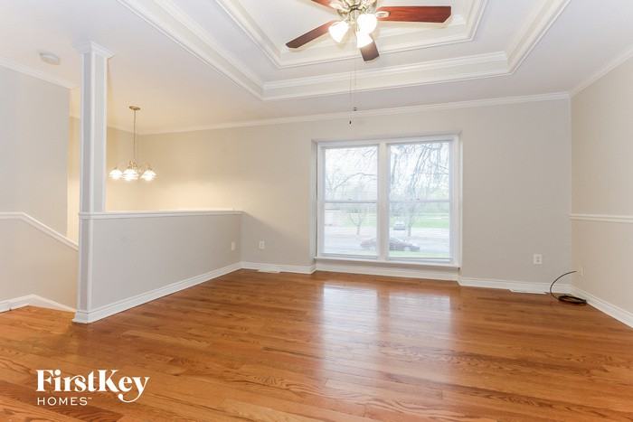 607 South Curtis Street - Photo 3 of 15