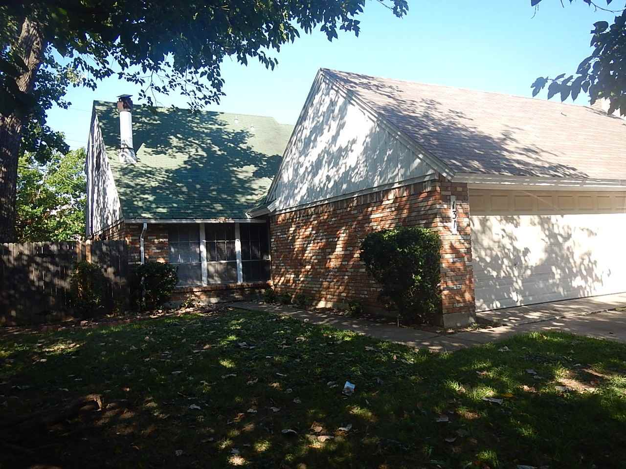 131 N Cottonwood Dr - Photo 2 of 10