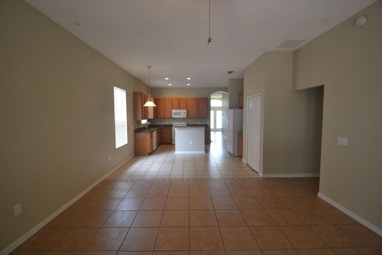 97 Spring Glen Dr - Photo 3 of 11
