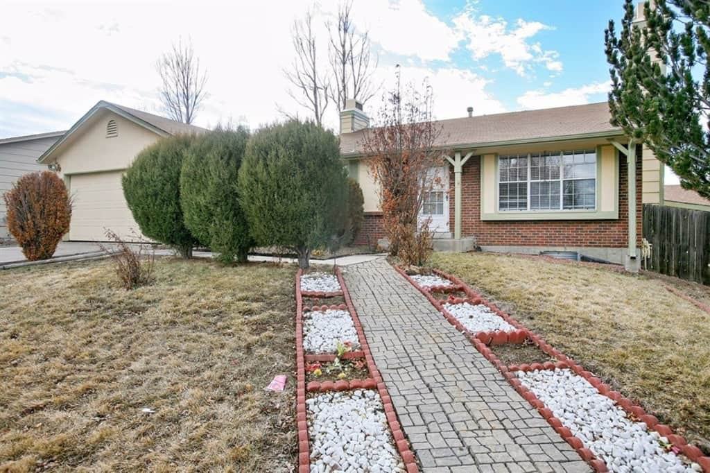 1653 S Flanders Way - Photo 2 of 11