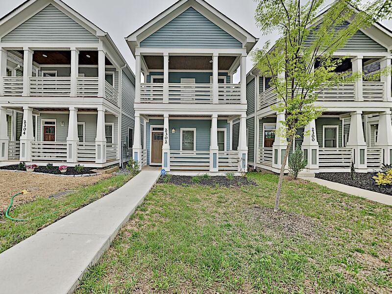 2302 Batavia St - Photo 2 of 26