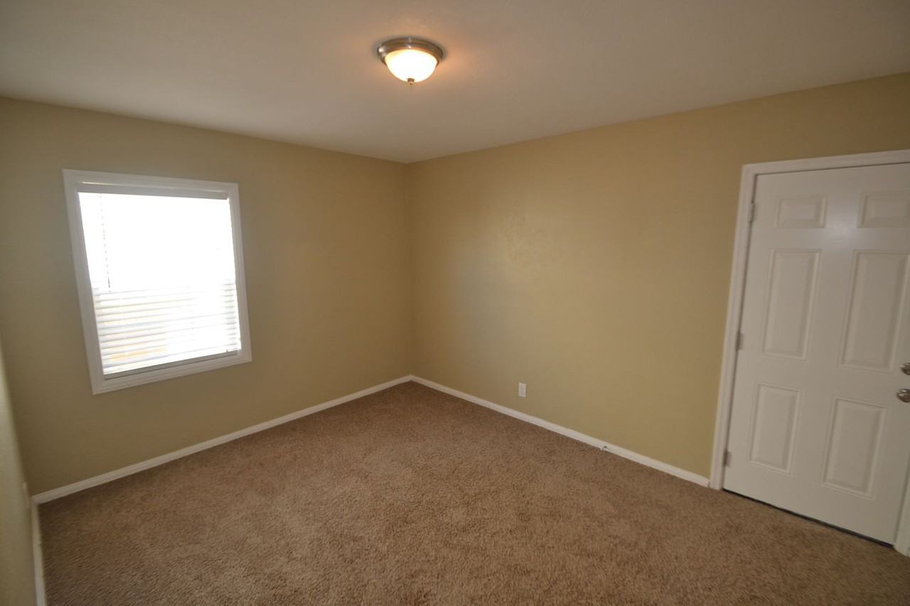 2700 E Dominguez St - Photo 3 of 14