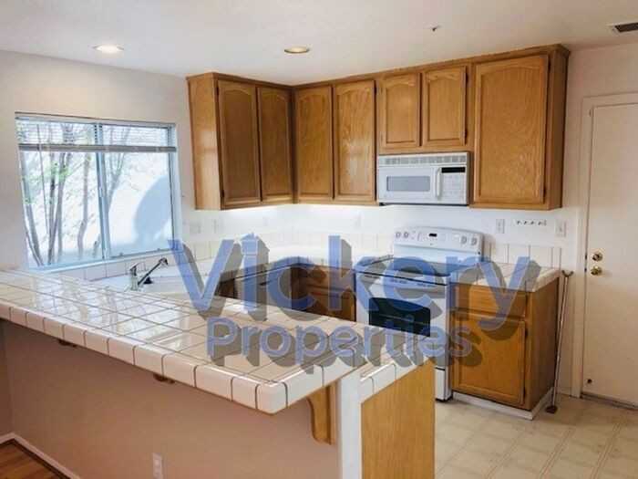 217 Ivywood Drive - Photo 2 of 9