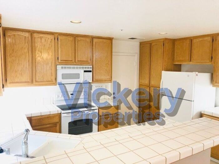 217 Ivywood Drive - Photo 3 of 9