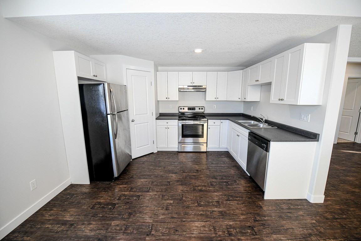 9539 113 Ave - B - Photo 2 of 30