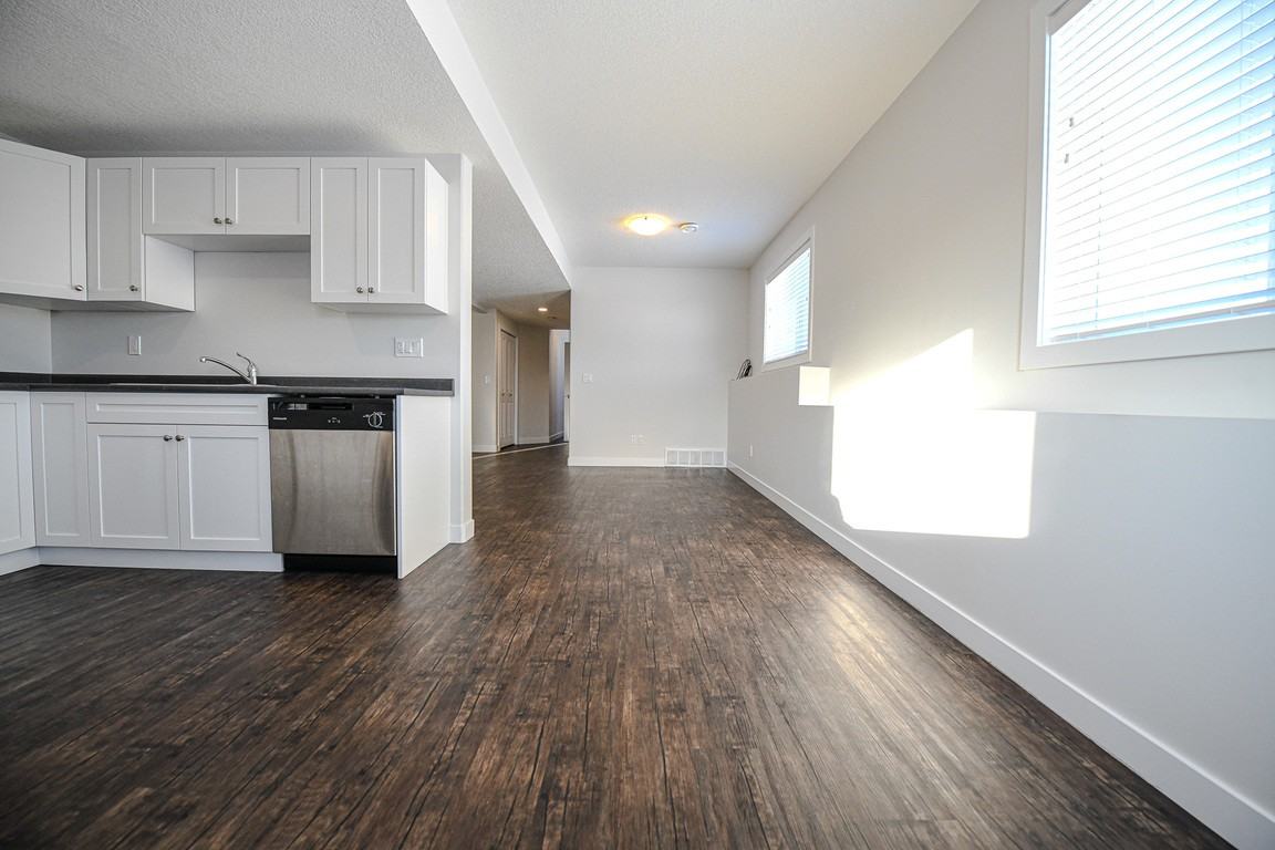 9539 113 Ave - B - Photo 3 of 30