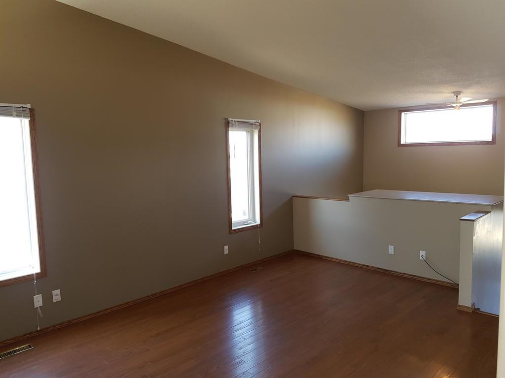 9931 93 Ave - Photo 3 of 18