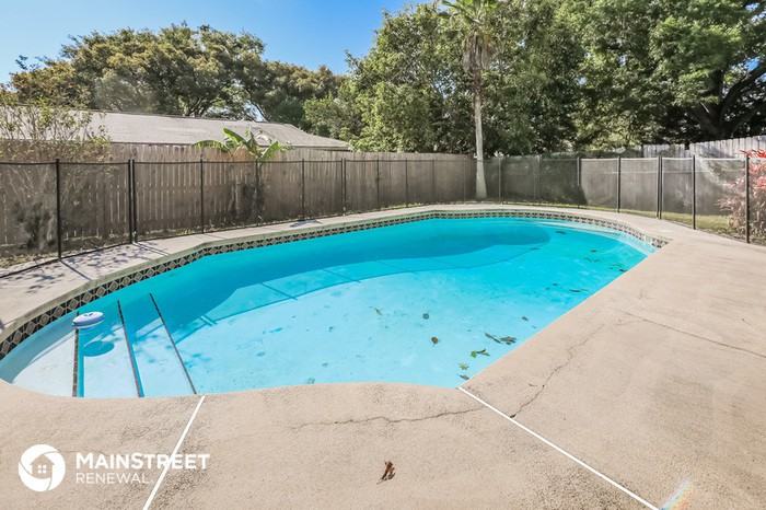 707 Laurel Way - Photo 2 of 16