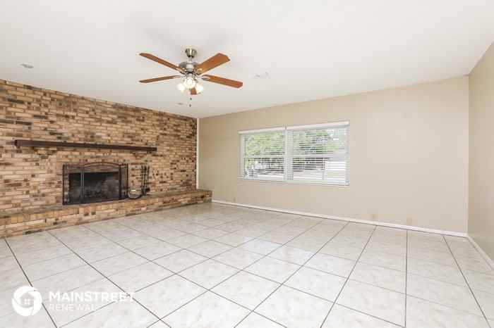 707 Laurel Way - Photo 3 of 16
