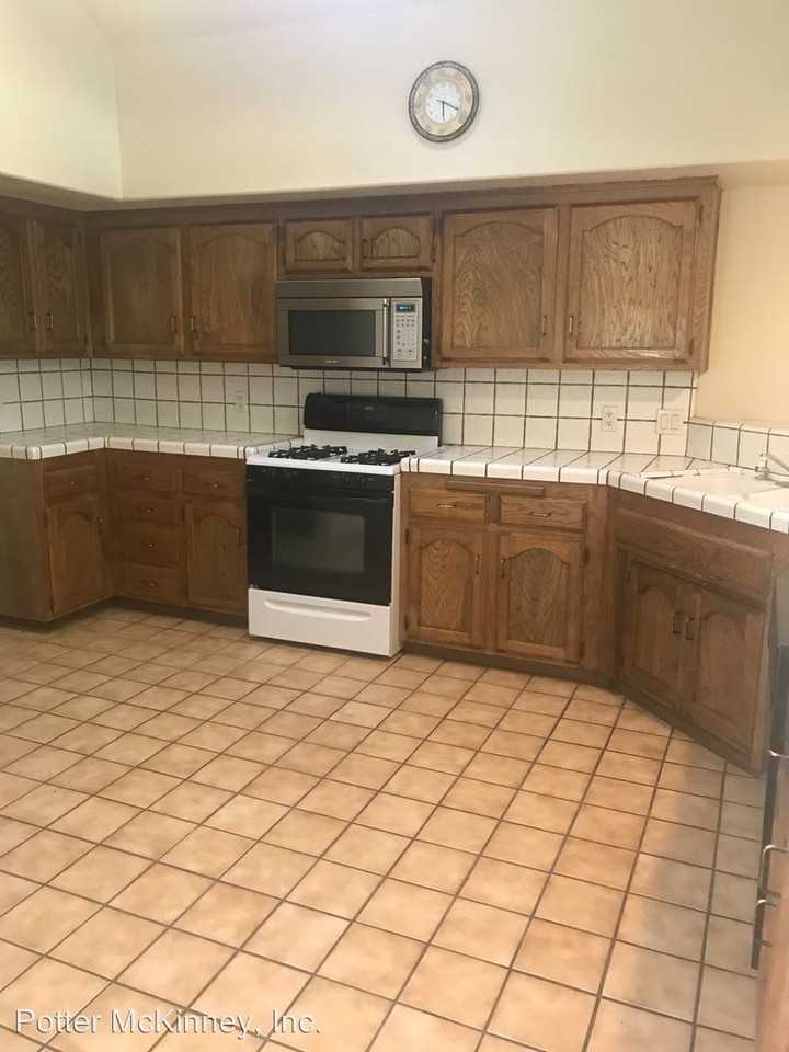 8220 Chaucer Street - Photo 3 of 12