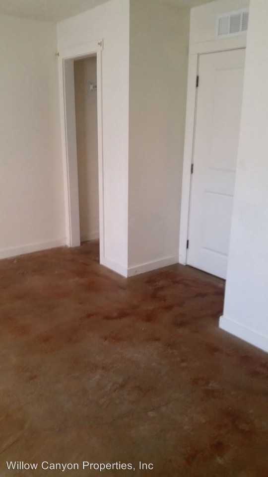 566/568 5th Street - Photo 3 of 6