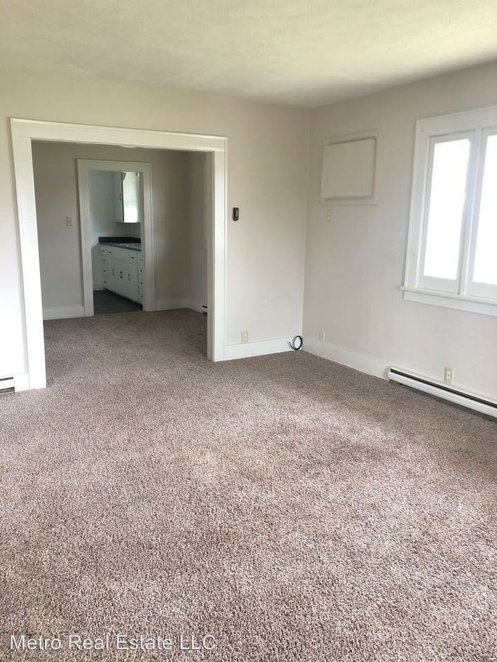 734 E Belmont Dr - Photo 2 of 9