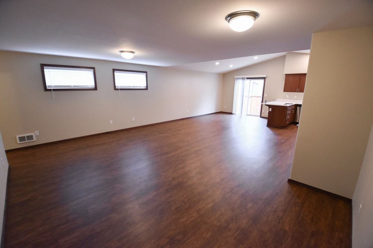 14714 50th Ave Ne - Photo 3 of 10