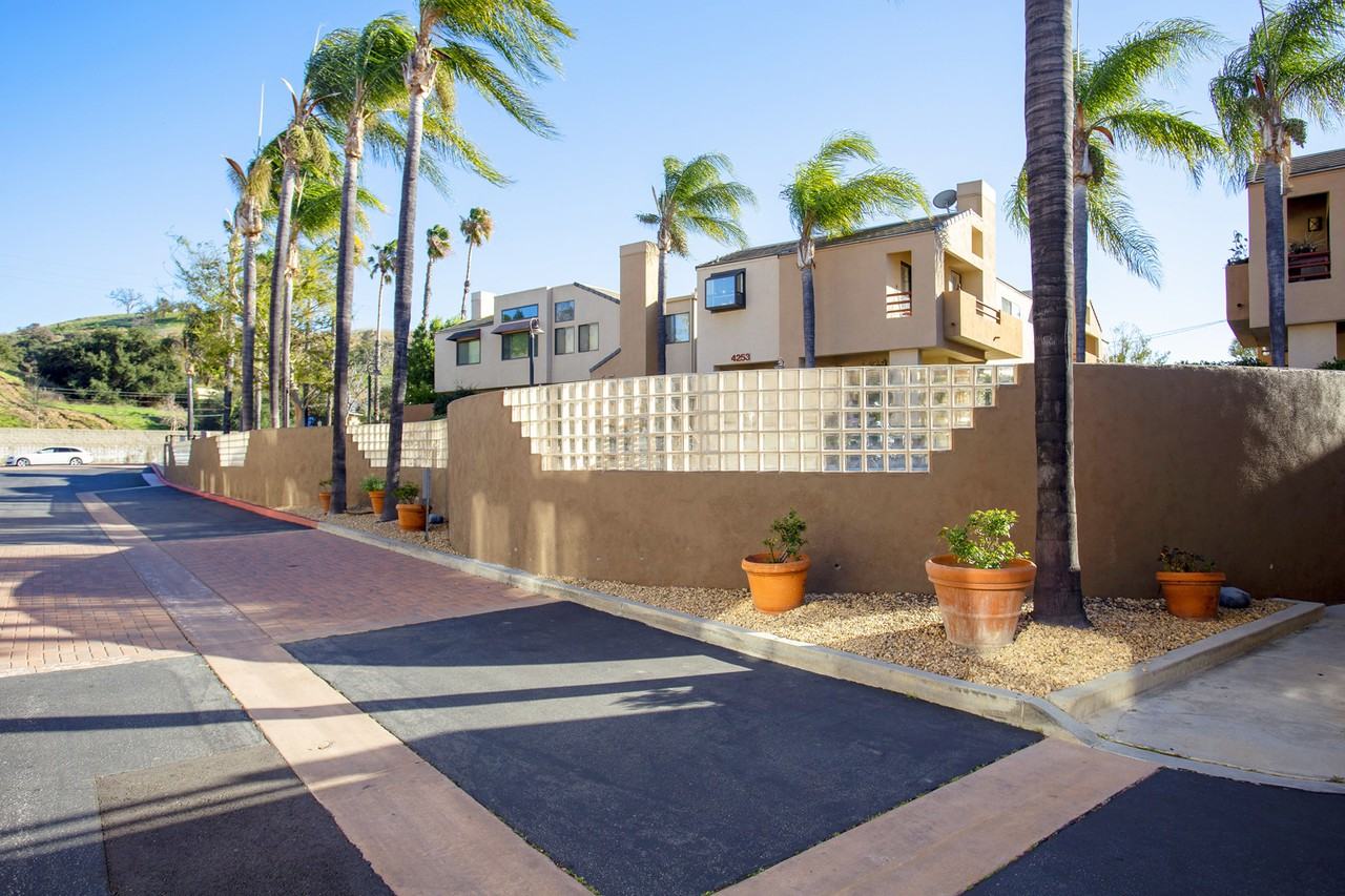 4273 Las Virgenes Rd - Photo 2 of 34