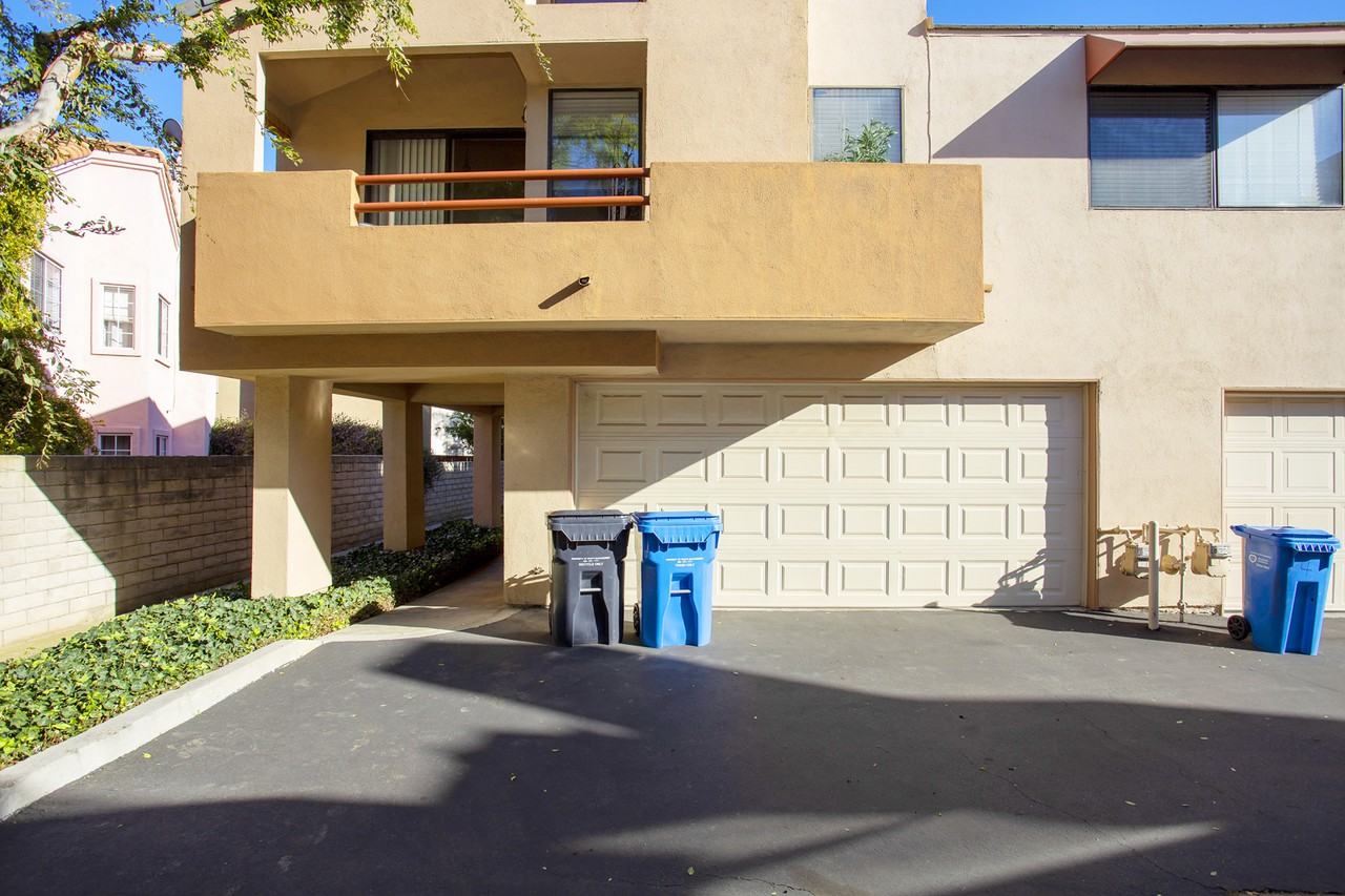 4273 Las Virgenes Rd - Photo 3 of 34