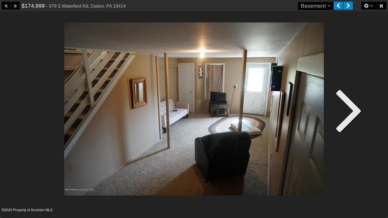 979 Waterford Rd - Photo 2 of 6