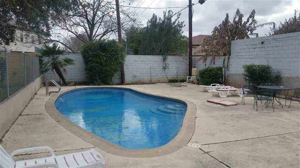 6 Quadrangle Cir - Photo 3 of 13