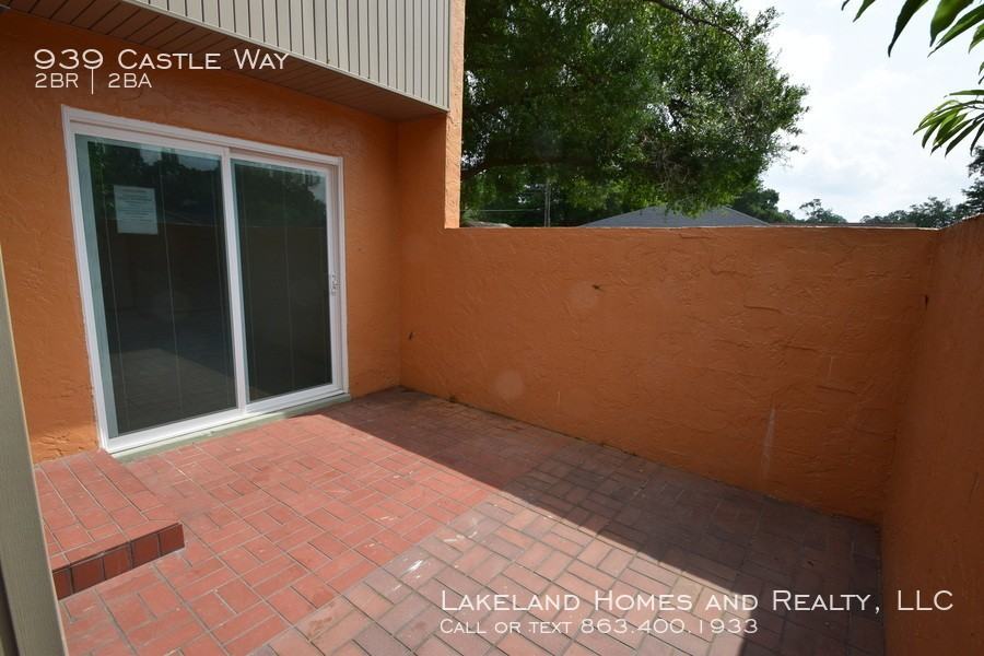 939 Castle Way - Photo 3 of 18