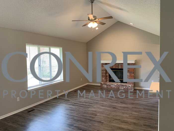 18104 East 25th Terrace South - Photo 2 of 10