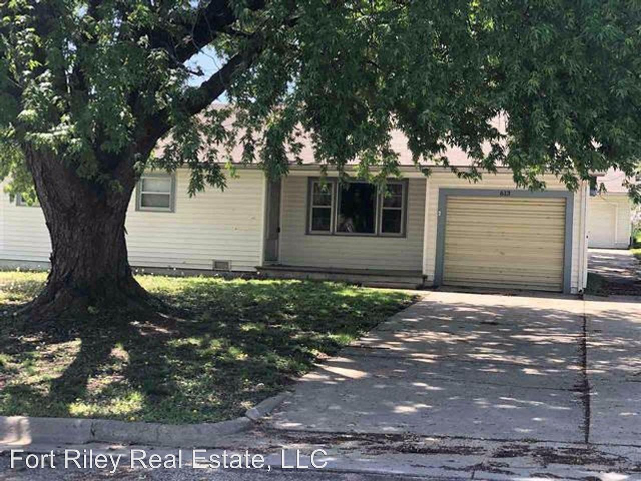 613 Cedar St. - Photo 2 of 27