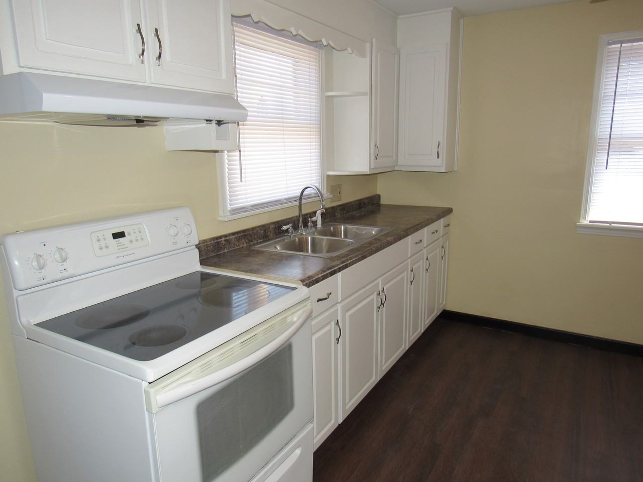 51 N Plum St - Photo 2 of 7