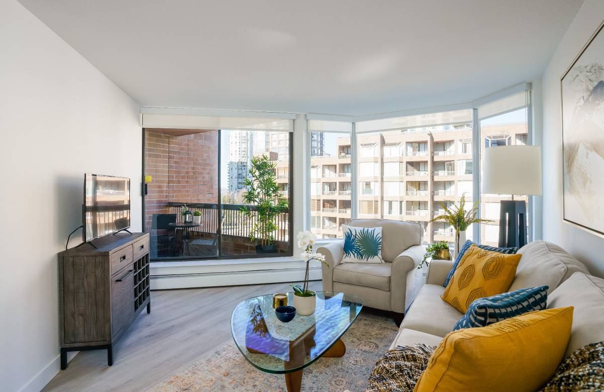 1333 Hornby St - Photo 2 of 22